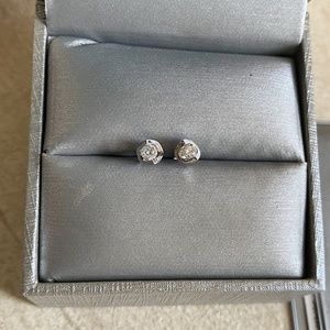 14KT White Gold Arctic Brilliance Diamond Earrings